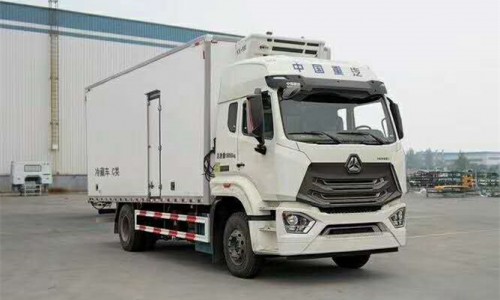 重汽豪瀚6.8米冷藏車 