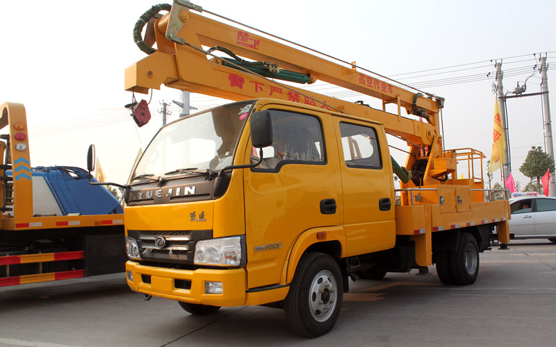 躍進高空作業(yè)車 