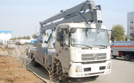 東風天錦22米高空作業(yè)車 